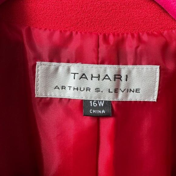 Tahari Women's Red Blazer. NWOT. Size 16 W Petite fit. - Picture 3 of 5